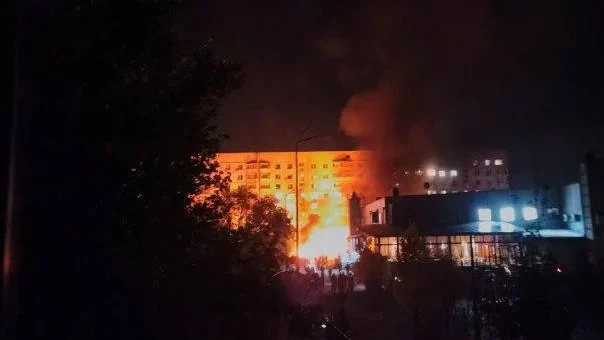 У передмісті Харкова росіяни влучили в ТЕЦ та поблизу магазину: є загиблі та поранені
