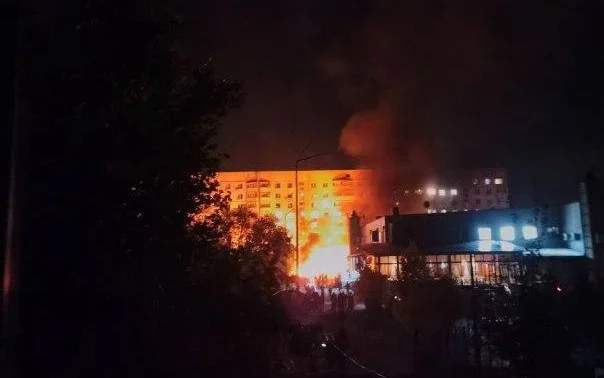 У передмісті Харкова росіяни влучили в ТЕЦ та поблизу магазину: є загиблі та поранені (фото)