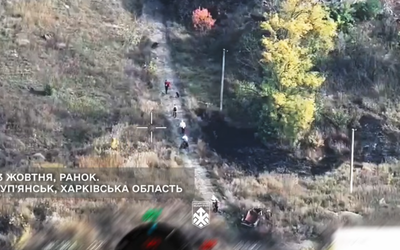 У Куп’янську росіяни використали цивільних як «живий щит» і обстріляли їх з артилерії (відео)