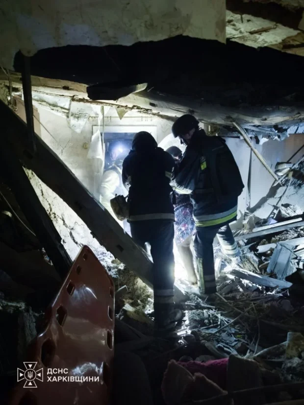 Російськй удар по Берестинщині: з-під завалів будинку врятували жінку 