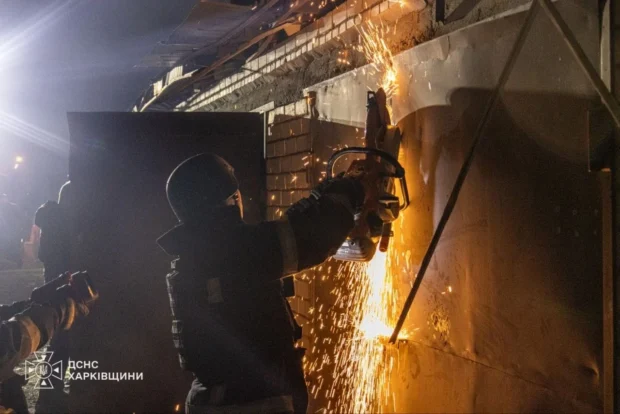 Росіяни обстріляли Новобаварський район Харкова з РСЗВ: двоє загиблих, четверо поранених