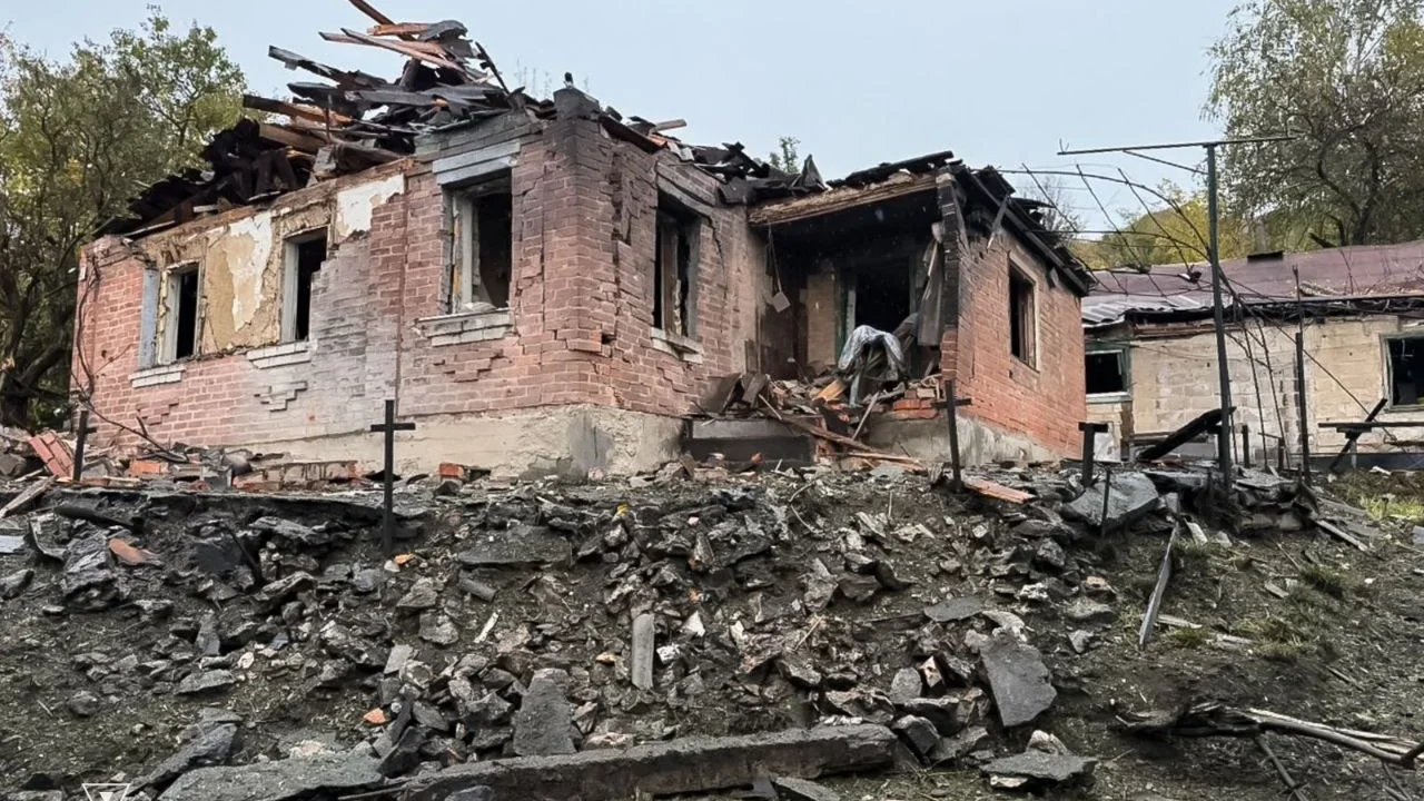 Внаслідок російського авіаудару по Ізюму поранено трьох людей (фото)