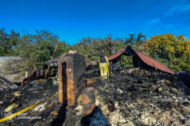 На Харківщині вогнеборці оперативно загасили пожежу, спричинену обстрілом росіян 